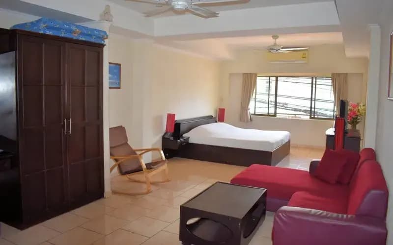 Double Suite full double bed