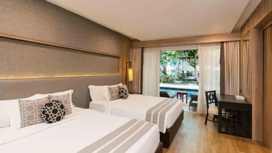 Family Pool Access Quadruple room