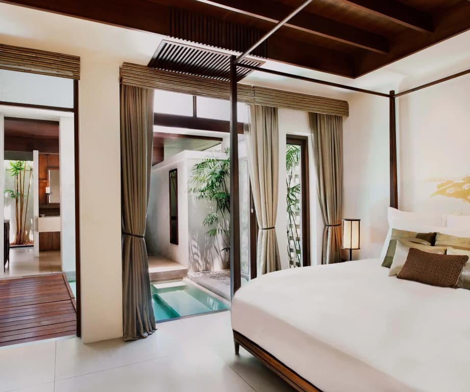 Plunge Pool Double Suite full double bed