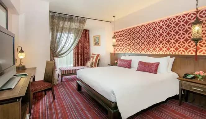 Theme Double Suite full double bed
