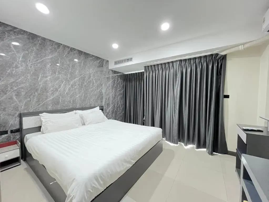 Standard Double Suite full double bed