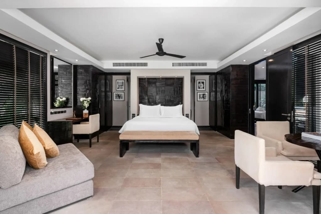 Suite with pool view
