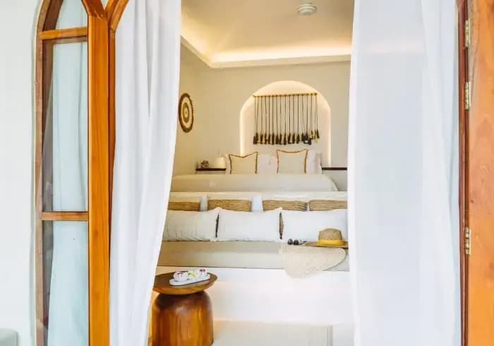 Beachfront Double Suite full double bed