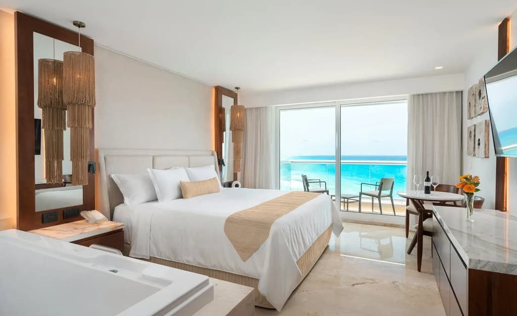 Deluxe Double Superior Room with ocean view full double bed