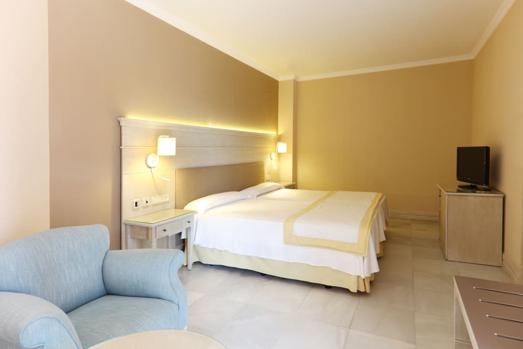 Double room with sea view full double bed