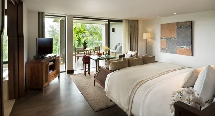 Double Deluxe Layan Suite full double bed