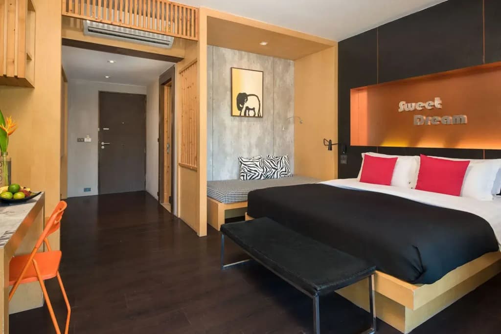 Deluxe Jacuzzi Double Suite full double bed