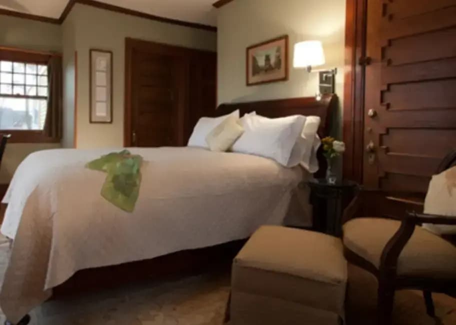 No.103 The Cohan Double room full double bed