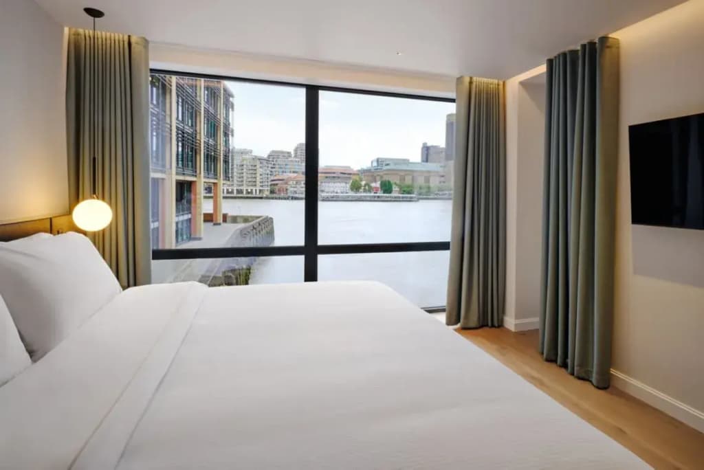 3 Bedrooms Grosvenor Residence with balcony and with river view