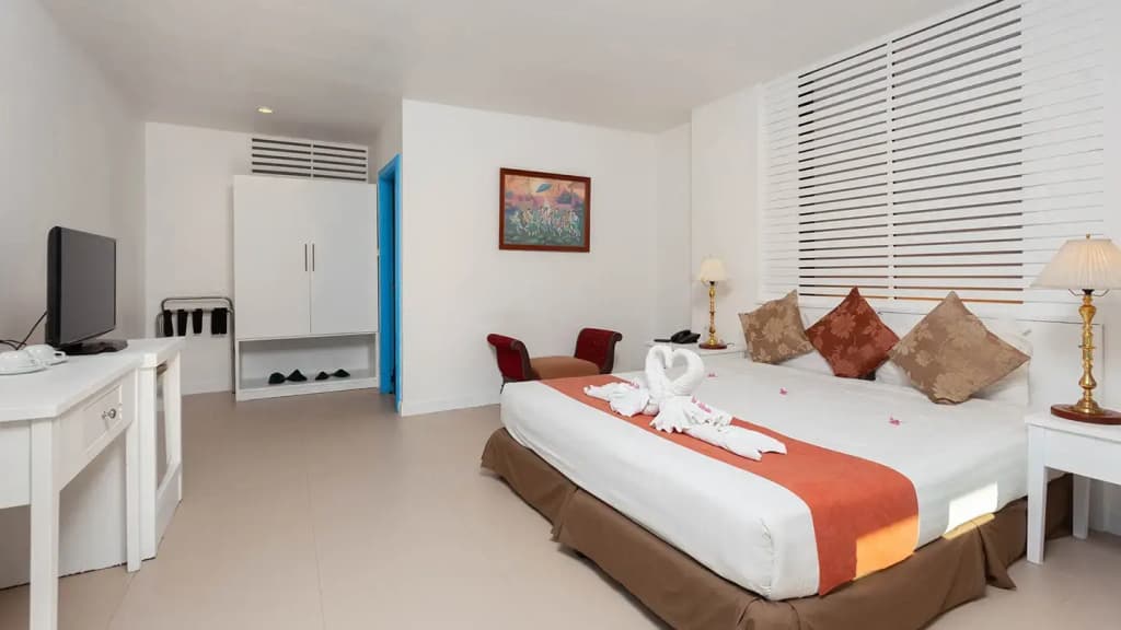 Deluxe Double room with garden view full double bed