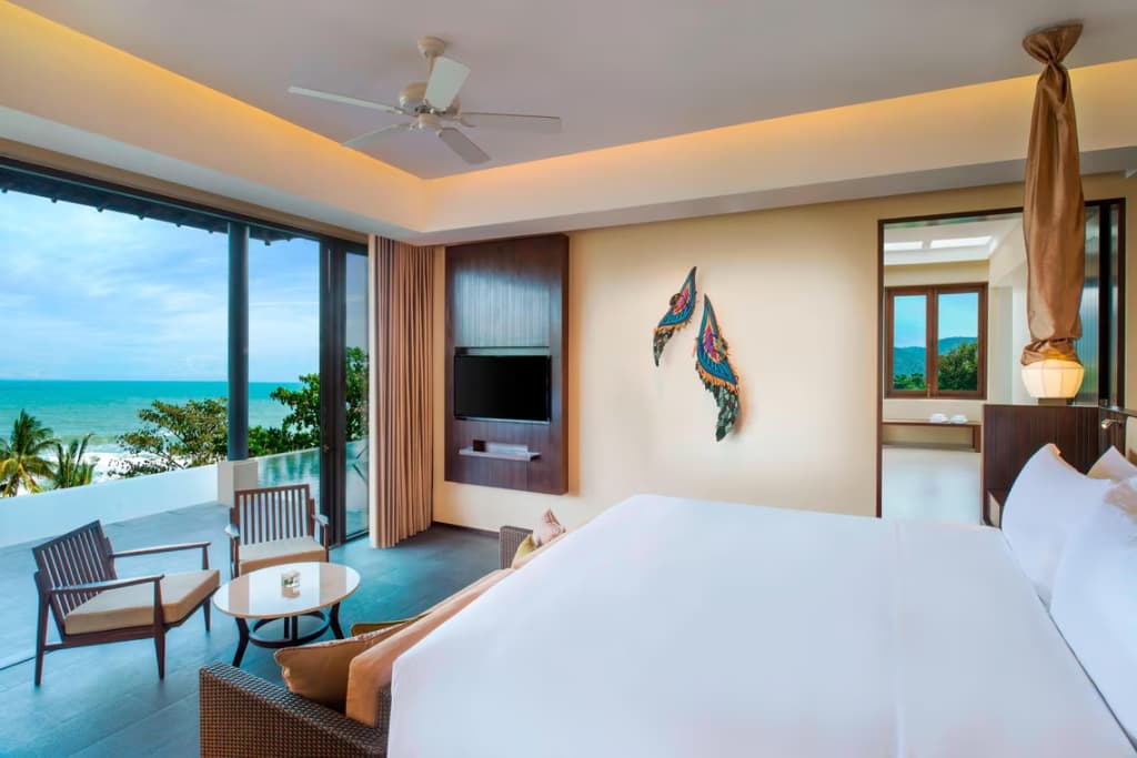 1 Bedroom Vana Belle Double Suite with ocean view full double bed