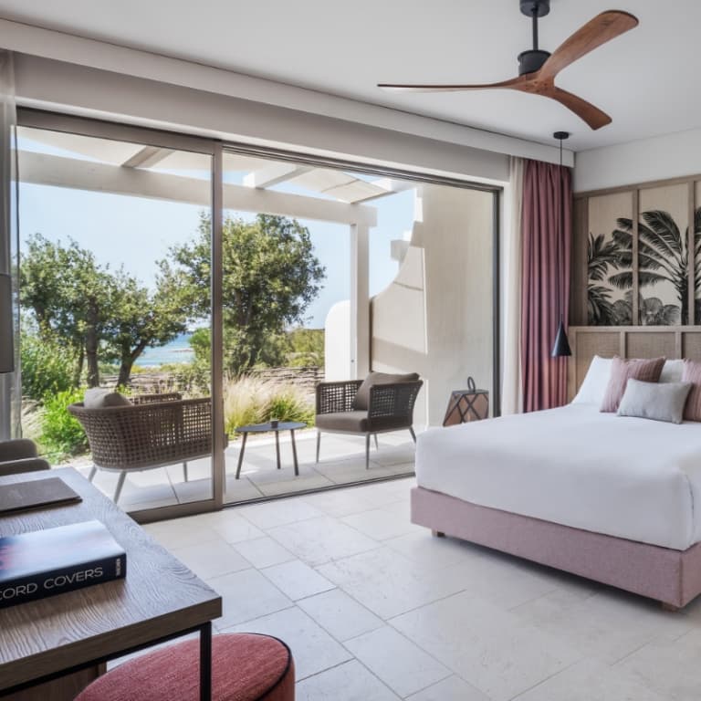 Executive Double Suite with sea view full double bed