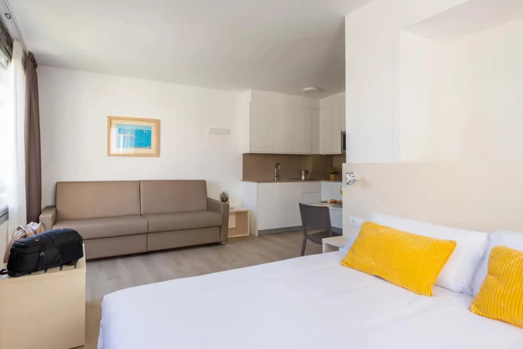 Superior Double Studio full double bed