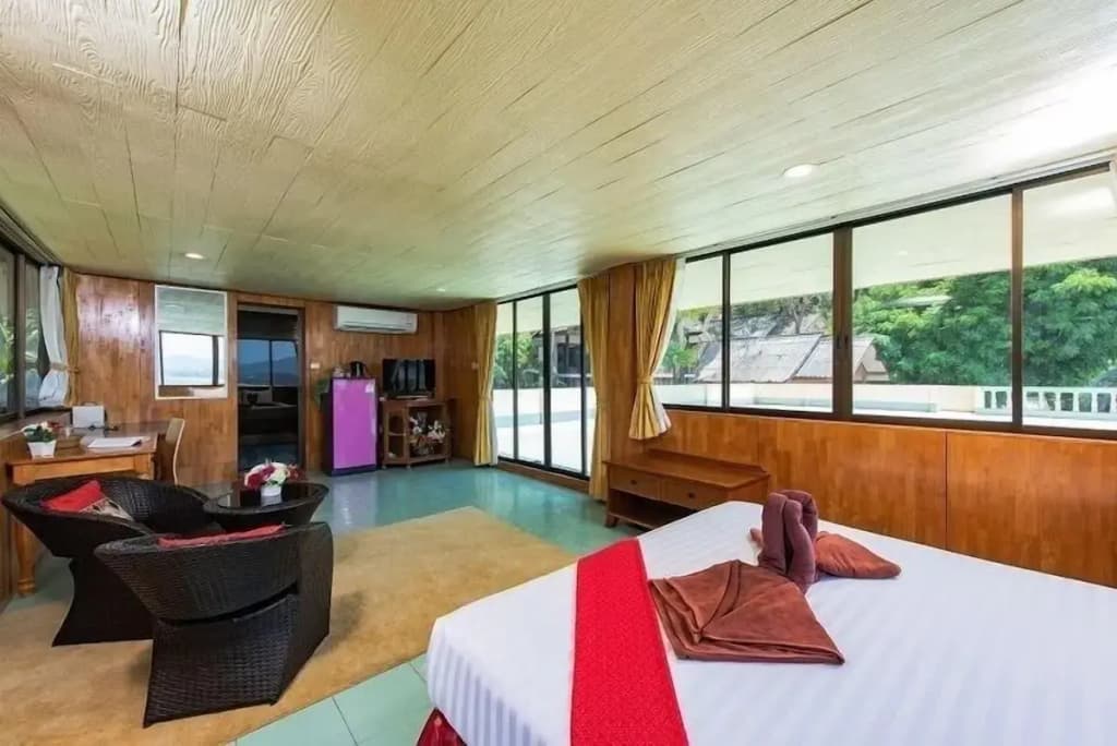 Double Suite full double bed