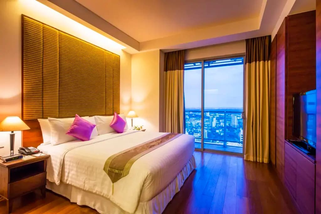 1 Bedroom Premier Double Apartment with park view full double bed
