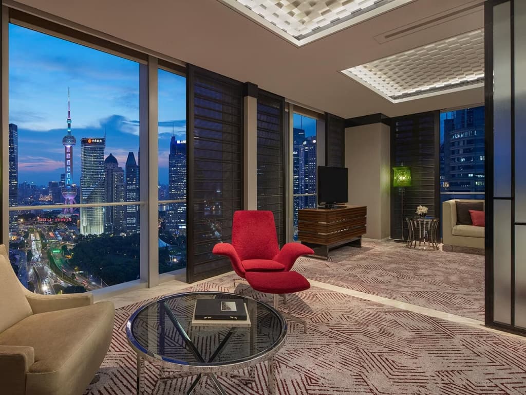 Regent Club Double Suite with Pearl view full double bed