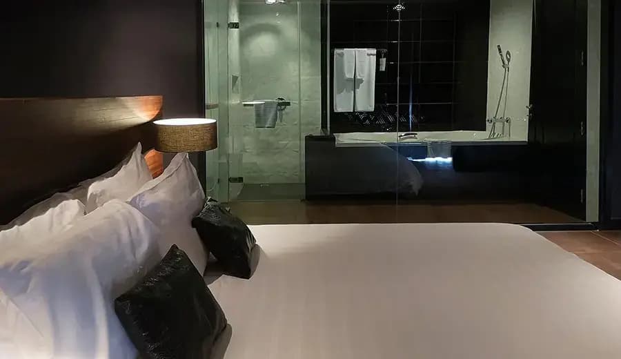 Corner Double Suite full double bed