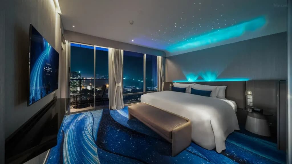 Connex Quadruple Space Suite with balcony