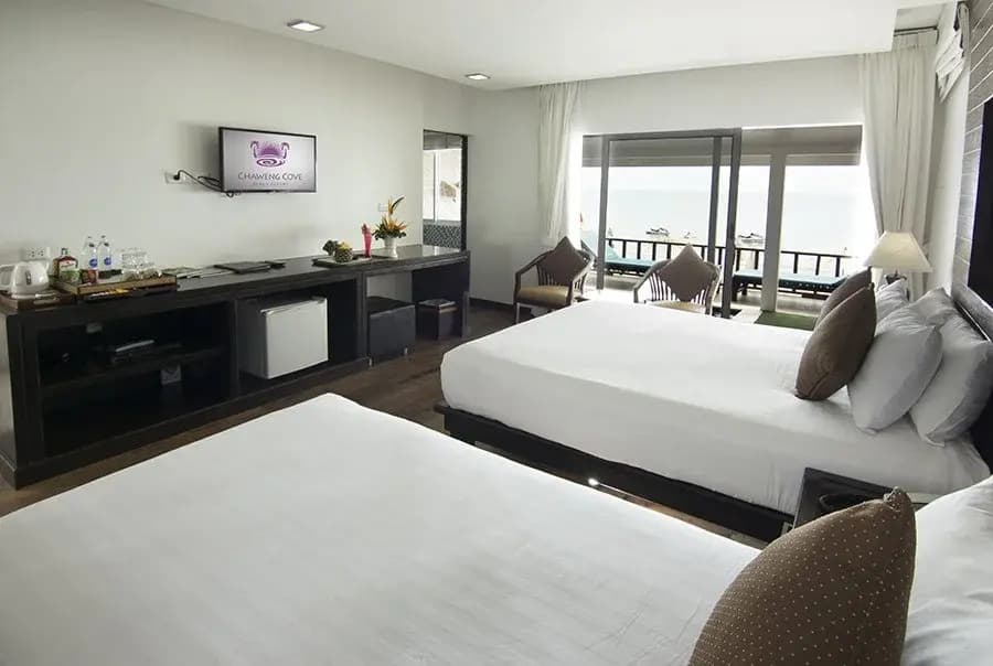 Double Pool Villa beachfront full double bed
