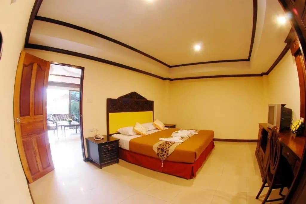 1 Bedroom Double Suite full double bed