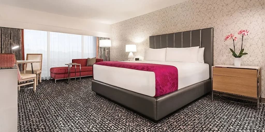 Flamingo Double room full double bed