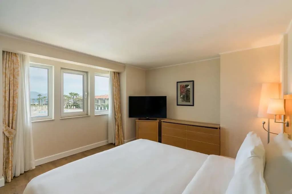 Double Suite with sea view full double bed