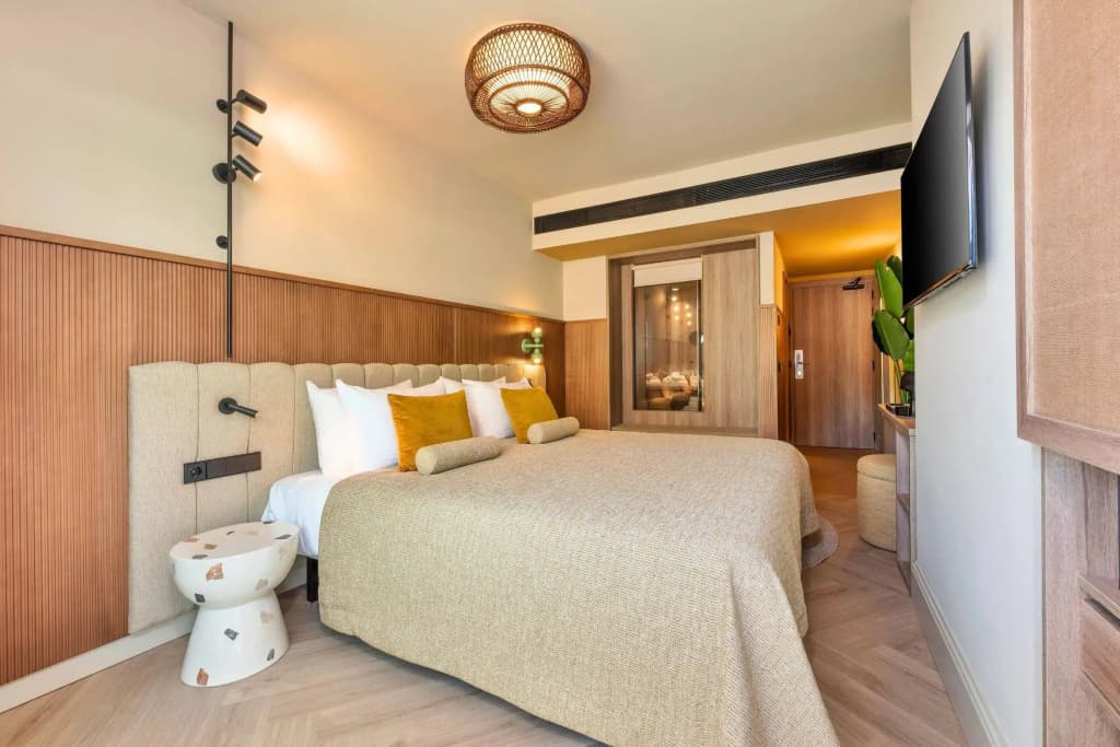 Double room with pool view twin beds