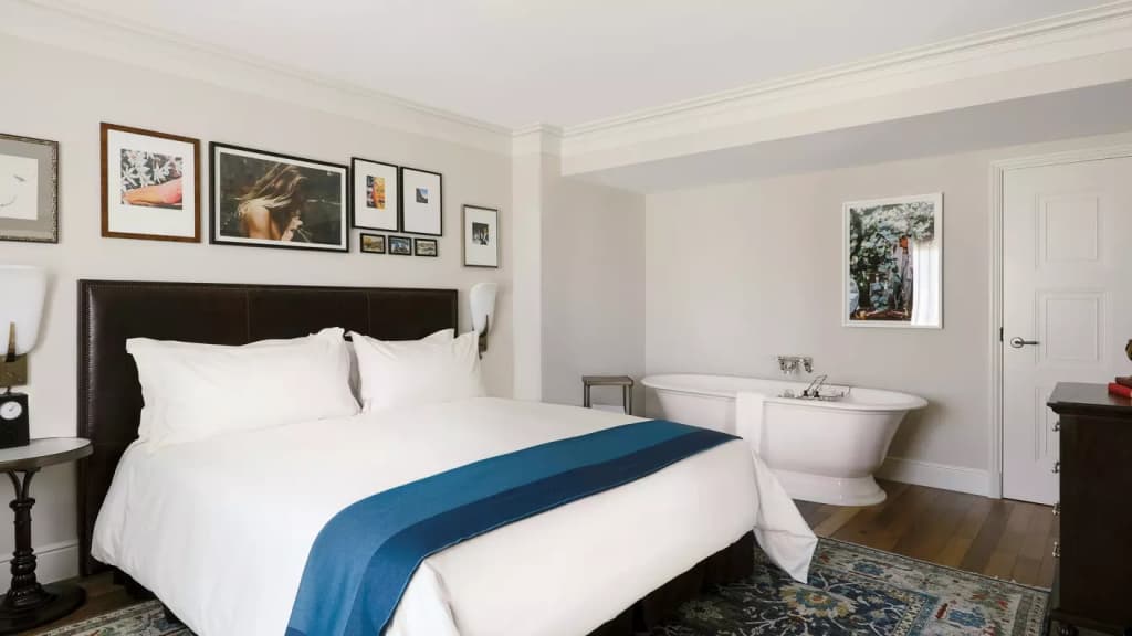 Grande Double Suite full double bed