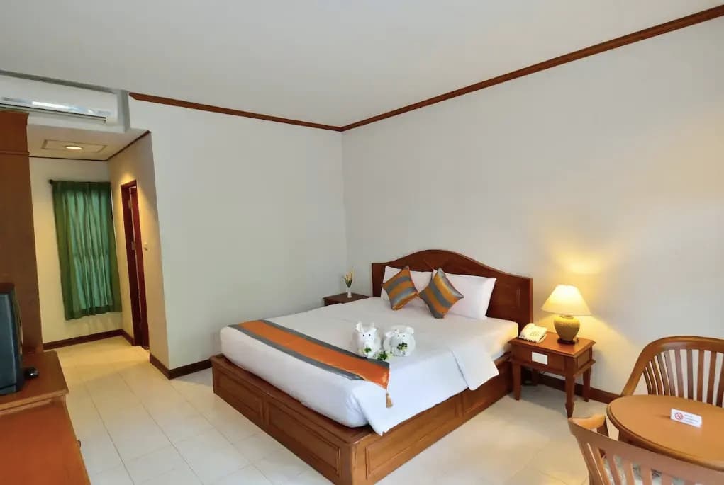 Double Bungalow Pool Side full double bed