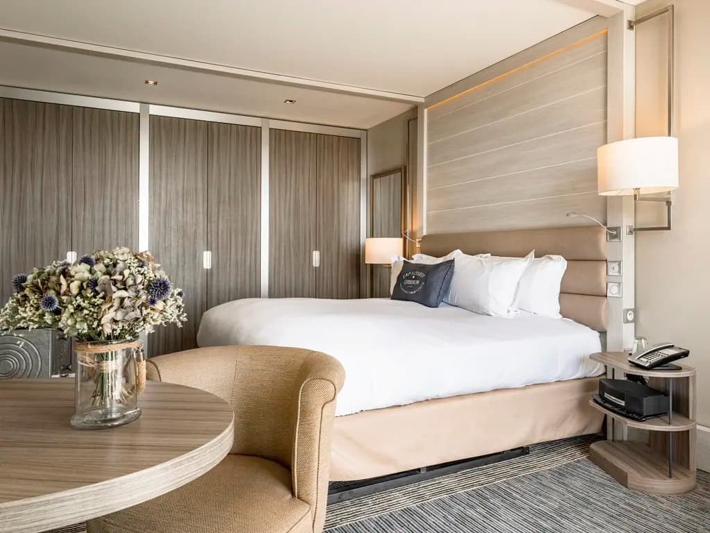 Luxury Double room with ocean view full double bed