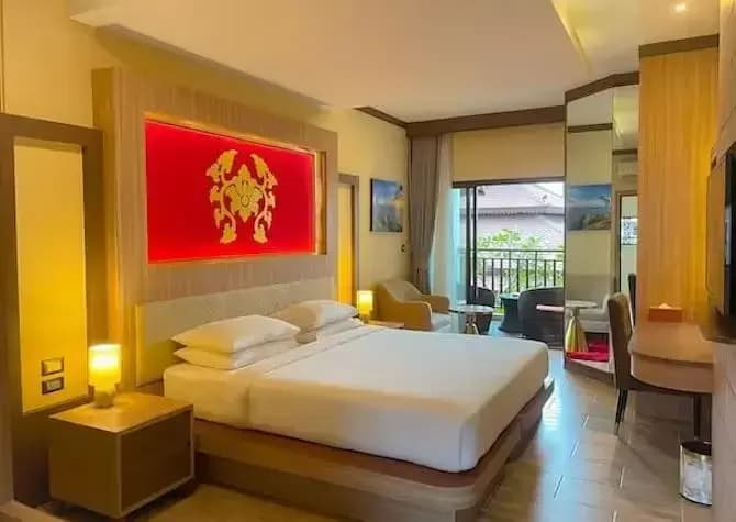 Deluxe Double room with balcony and with pool view full double bed
