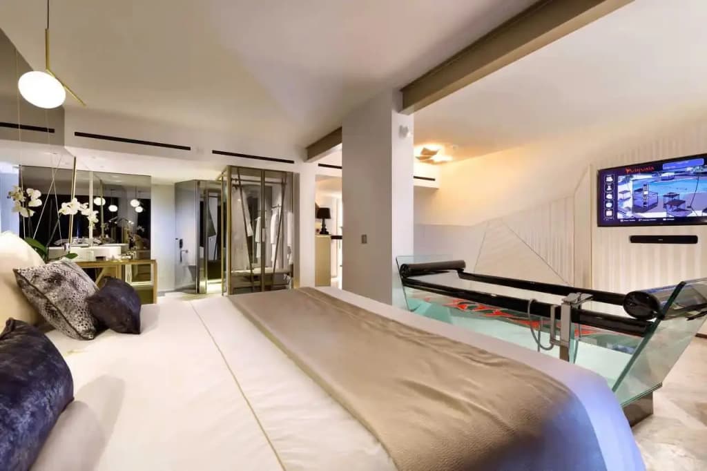 Stage View Double Suite full double bed