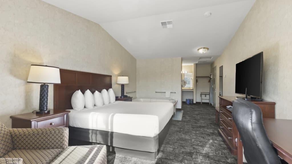 Soaking Tub Double room with balcony and Estuary View full double bed