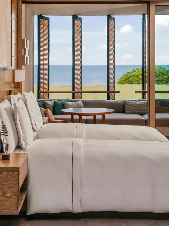 Double Junior Suite oceanfront twin beds