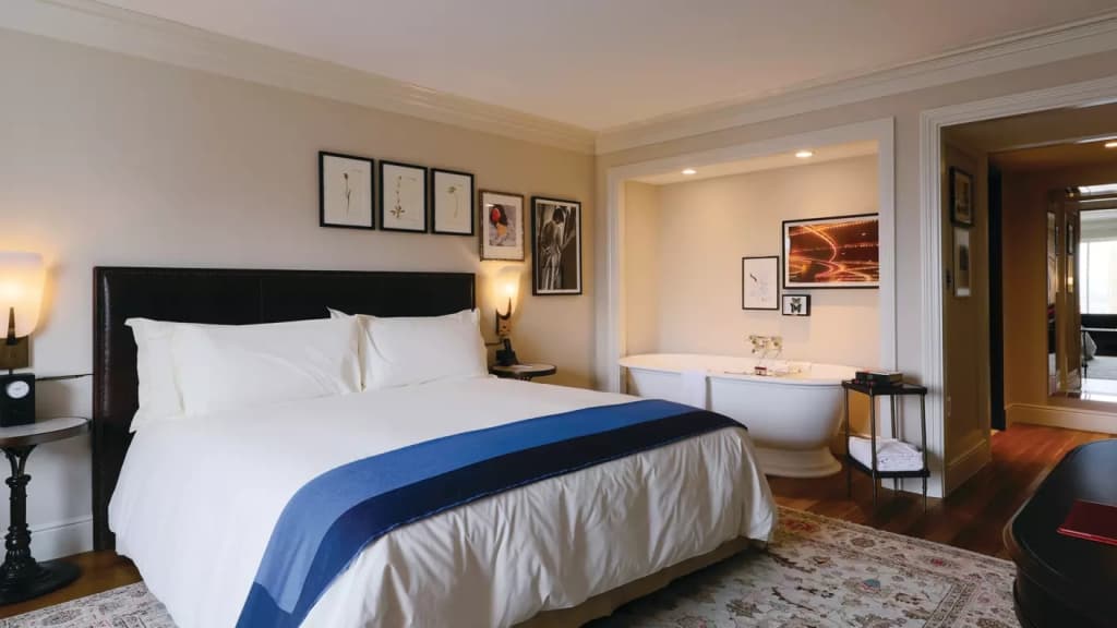Atelier Double Suite full double bed