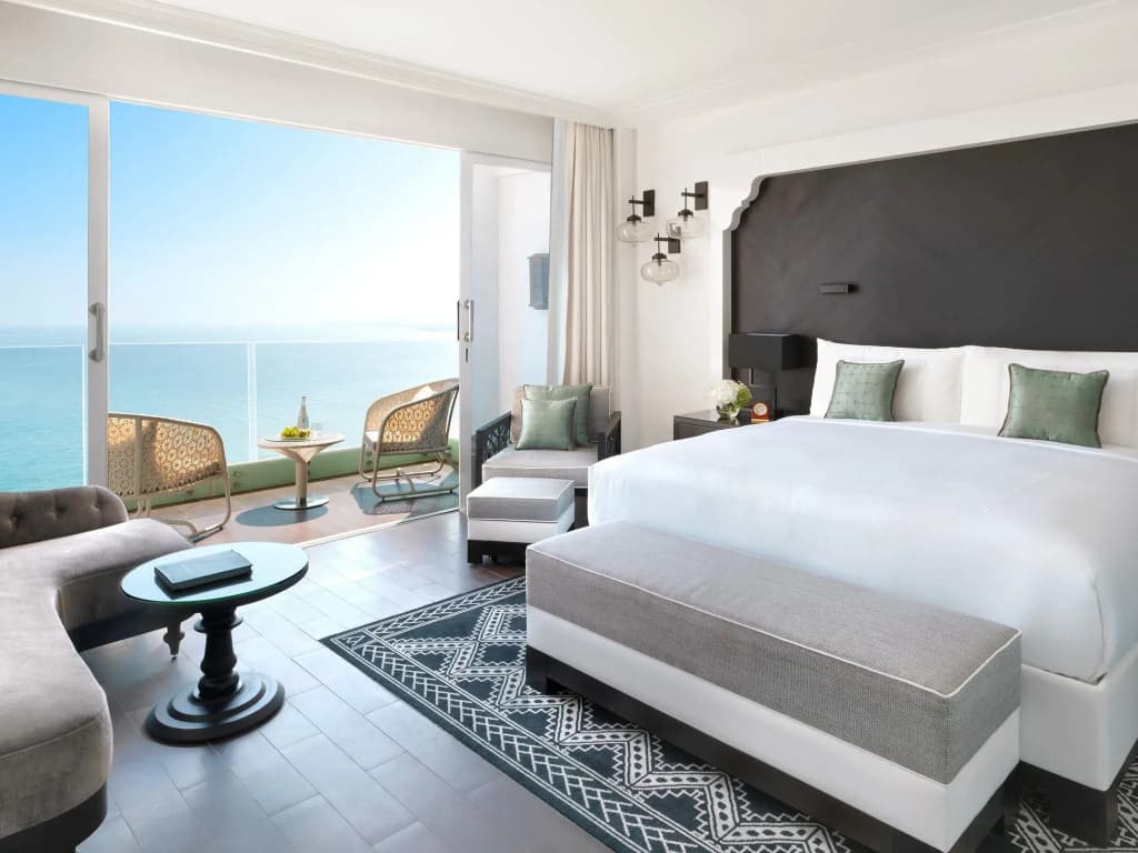 1 Bedroom Double Suite with ocean view full double bed