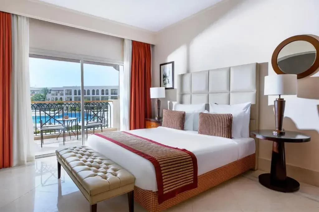 Double Junior Suite with pool view full double bed