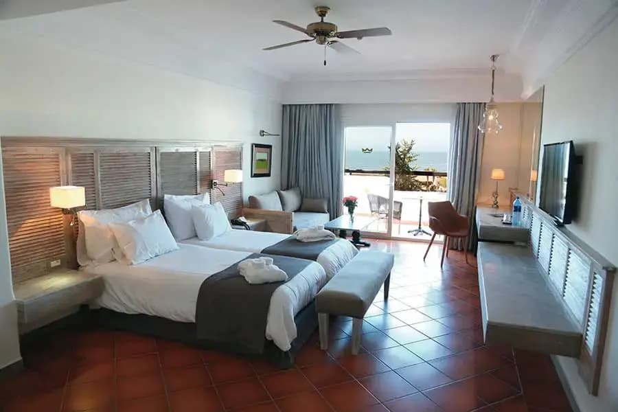 Double room with partial sea view twin beds