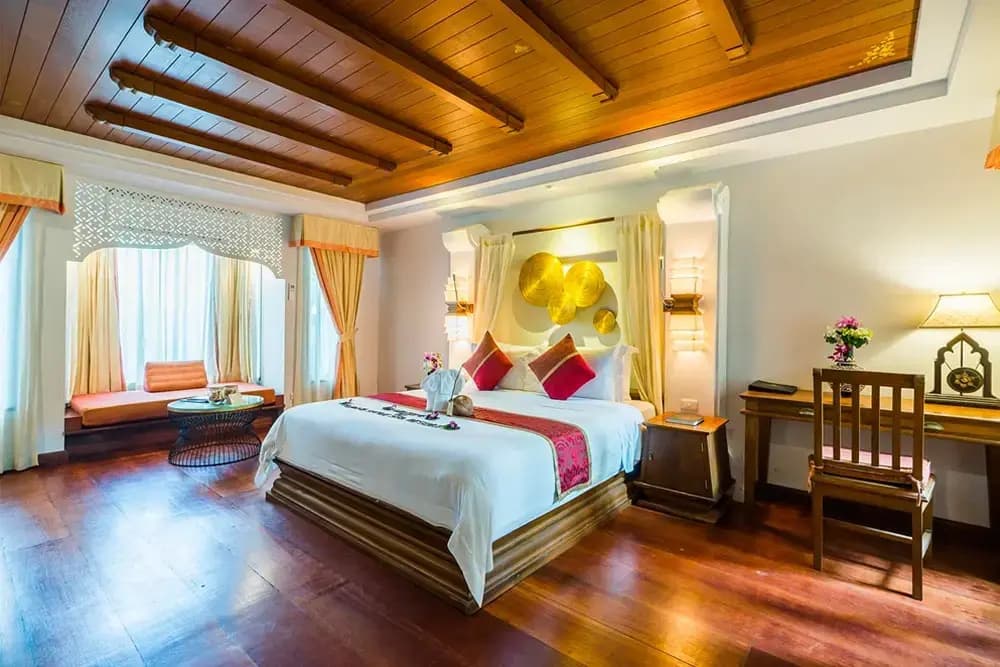 Grand Deluxe Double Suite with garden view full double bed