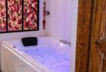 Suite romantique avec Jacuzzi - Hypercentre, Place Jean Jaurès