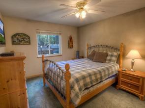 4 Br Home with Perfect Access to Activities by RedAwning