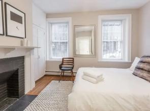 Modern 3 BR in Charles Street by Domio