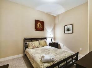 Emerald 707 2 Br condo by RedAwning