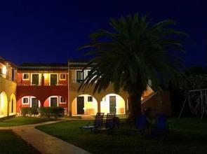 Koursaros Studios & Apartments