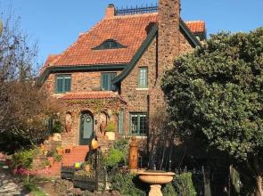 Upper Terrace Cottage by RedAwning