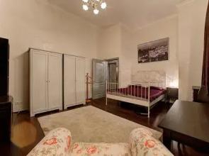 Longo on Bolshaya Konyushennaya