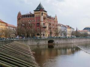 Perfect Days Charles Bridge 2