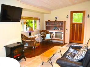 Casa Bella Guesthouse on Sechelt Inlet