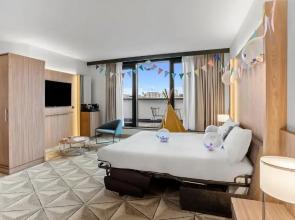 Courtyard by Marriott Paris Porte de Versailles