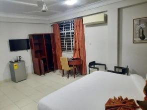 Efua Anoah Hotel & Apartment
